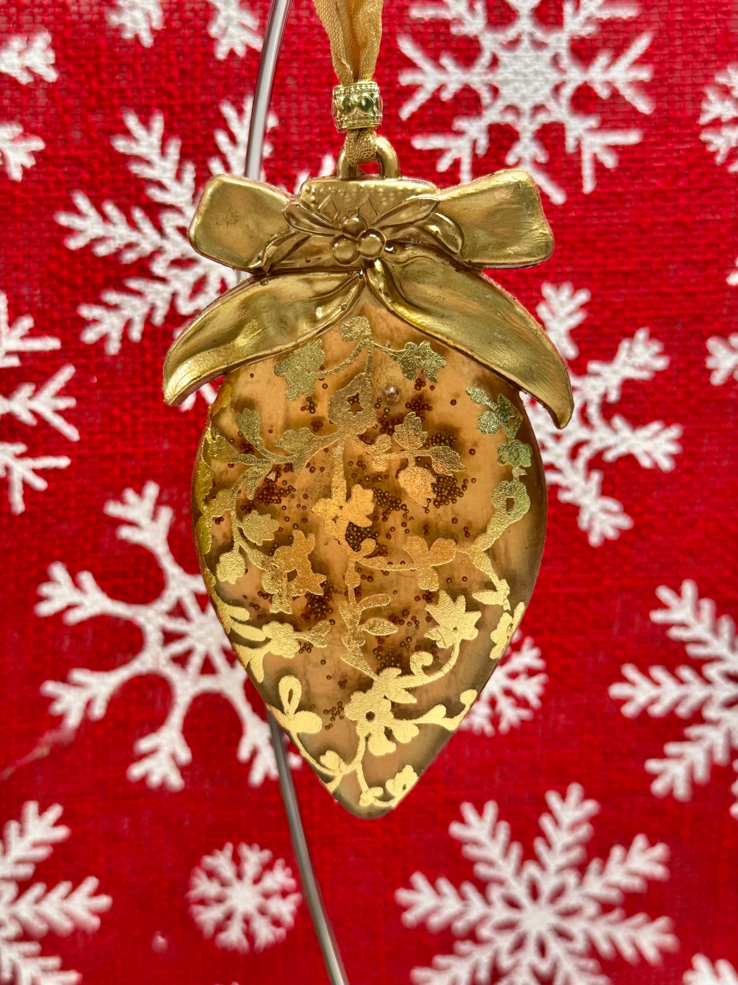 Teardrop Golden Bow Ornament
