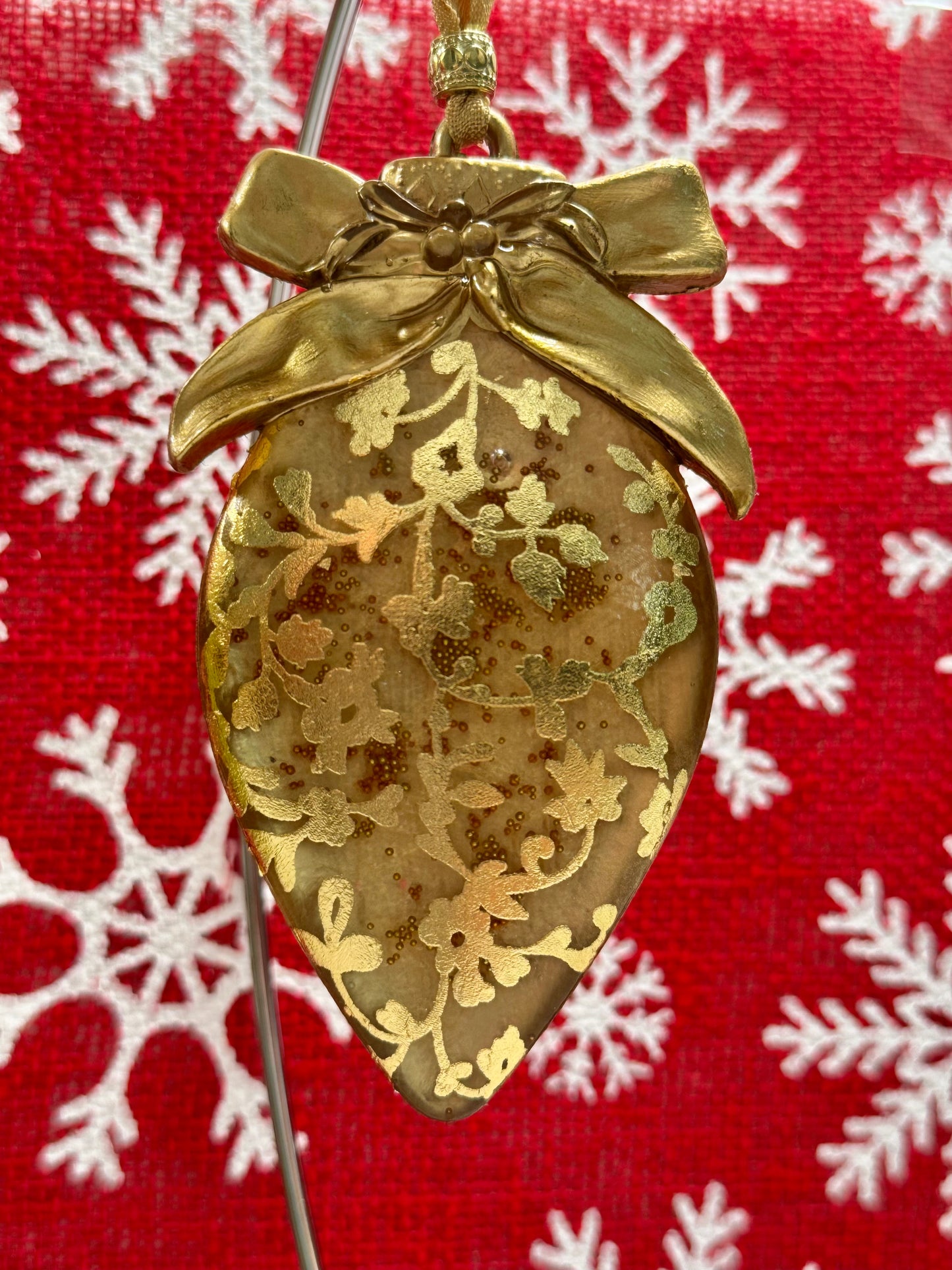 Teardrop Golden Bow Ornament