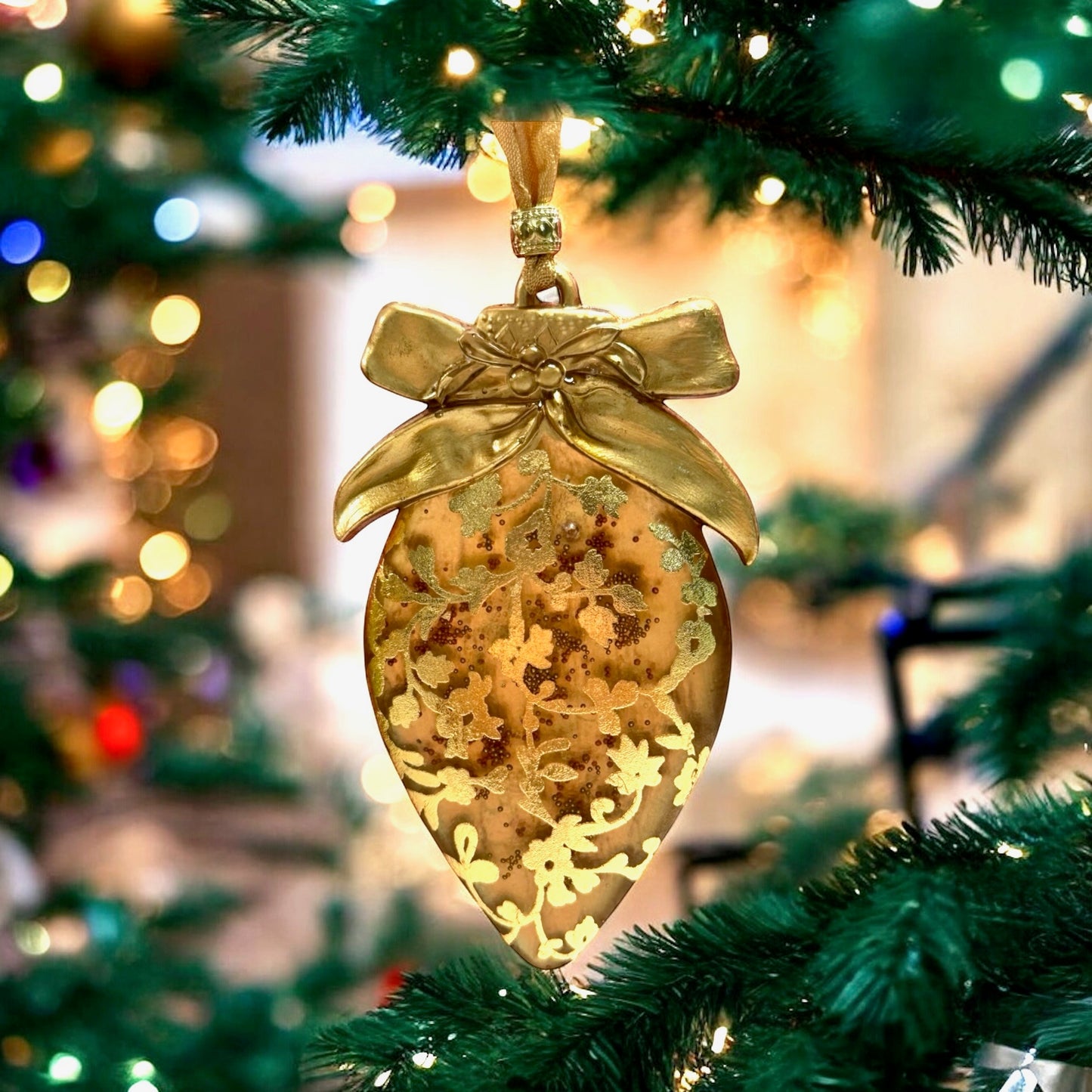 Teardrop Golden Bow Ornament