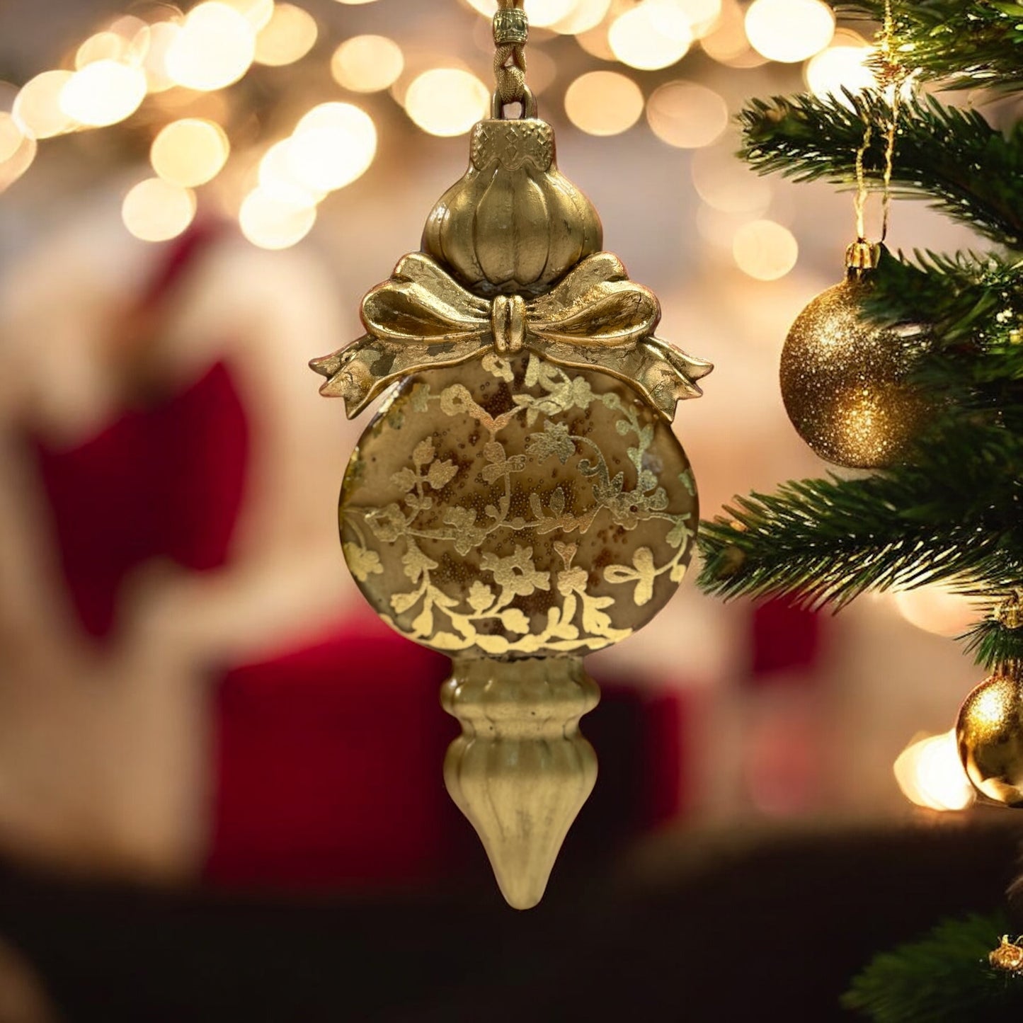 Finial Golden Bow Ornament